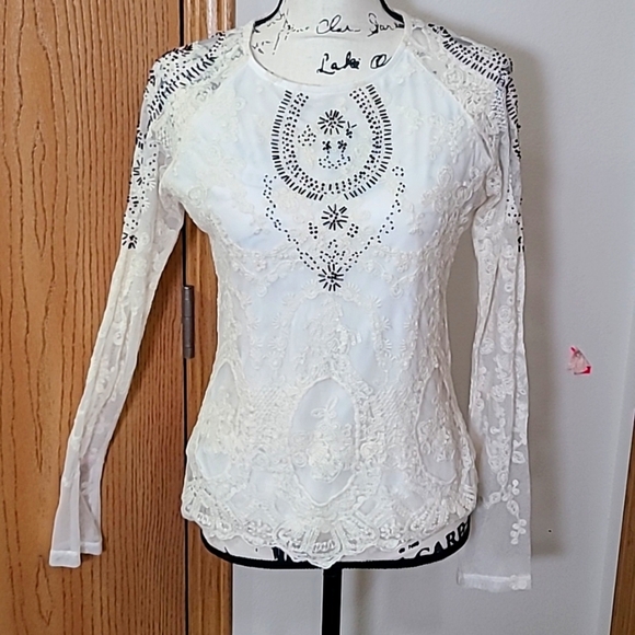 BKE Boutique lace beaded vintage vibe long sleeved boho top - Picture 2 of 6